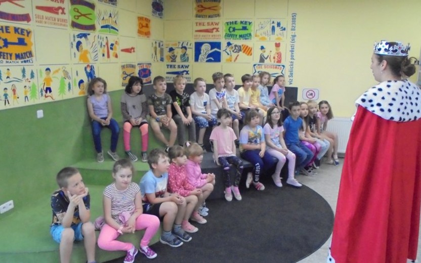 5.6.2025 ZŠ Lerchova, 1.A: Pasování na Rytíře slova