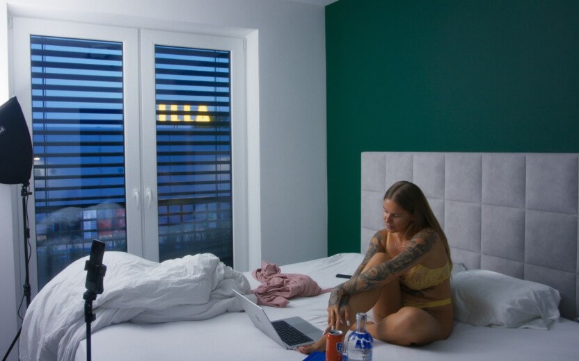 Virtuální přítelkyně