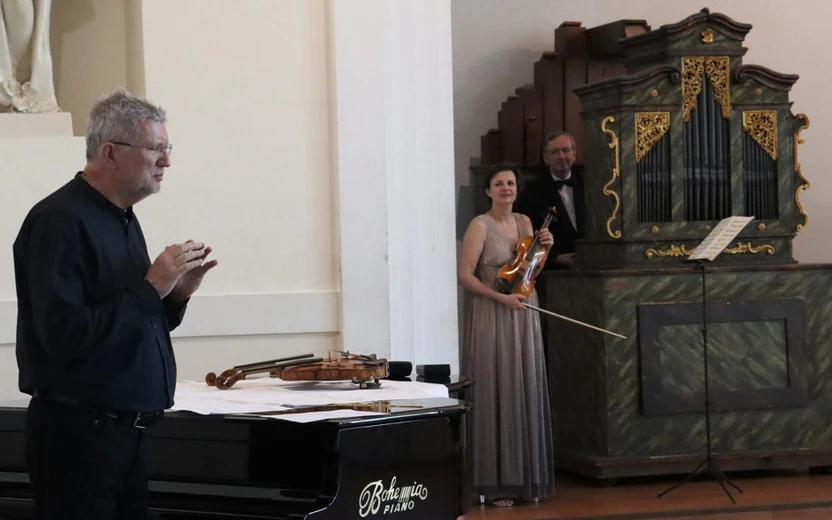 KPH - Lucie Sedláková Hůlová - housle, Jaroslav Tůma - varhany 